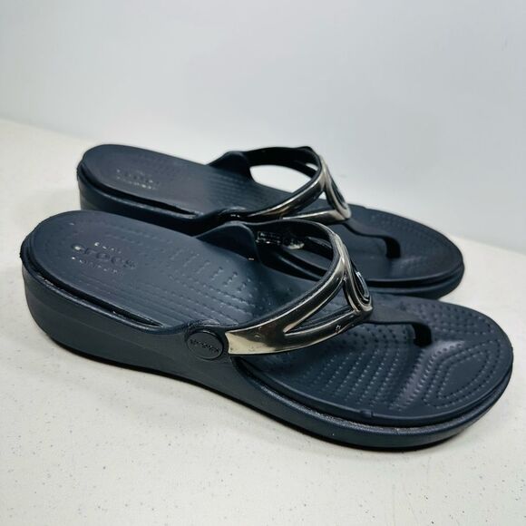 Crocs Retired -Sanrah Beveled Circle Slide Sandal Women's Size 7 Black - Picture 2 of 7